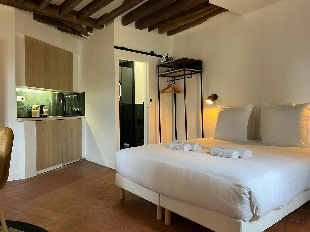 Conde Chic Studio Paris France
